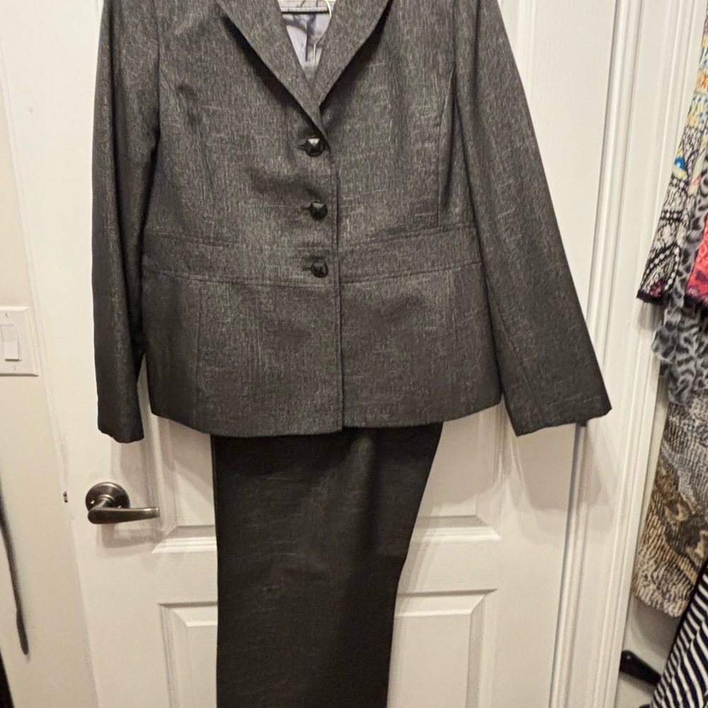 Le Suit Black/White/Gray Petite Suit